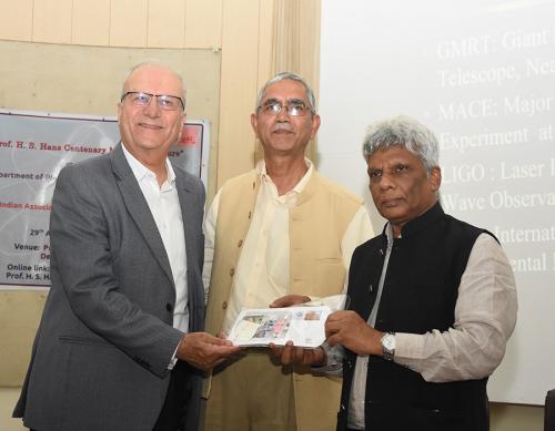 HS-Hans-Birth-Centenary-51