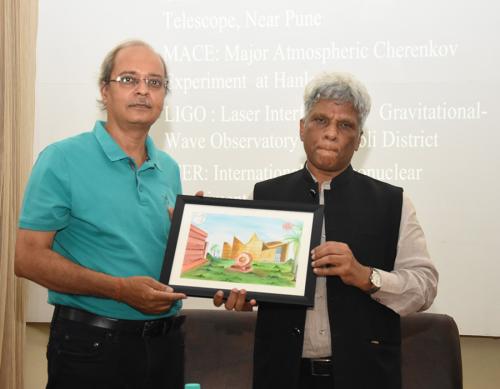 HS-Hans-Birth-Centenary-56